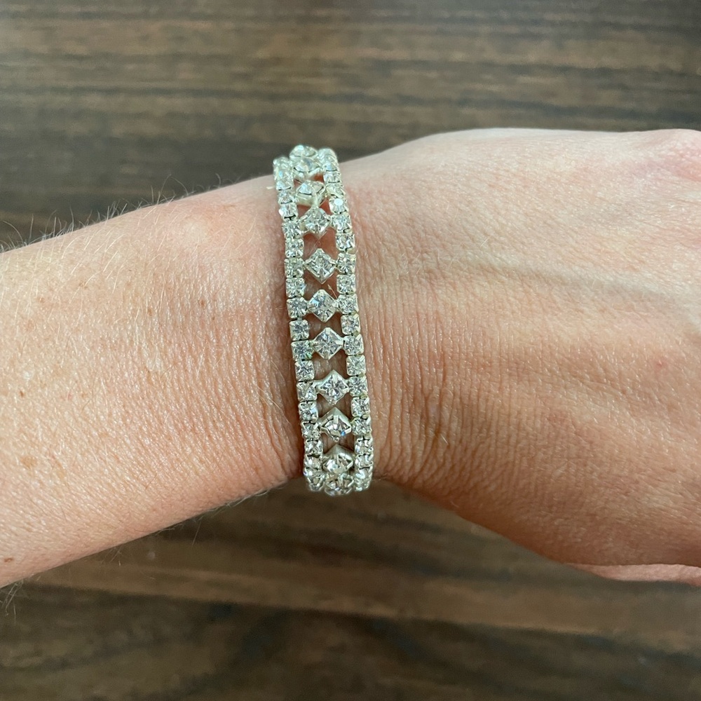 Elegant Silver Star Bracelet